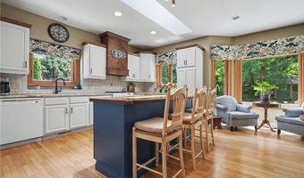 1250 Woodsview Dr, Akron, OH 44313