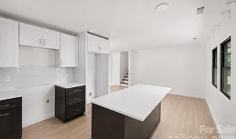 3801 Woodleaf Rd, Charlotte, NC 28205