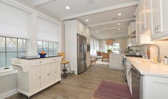 17 Central Ave, Amityville, NY 11701