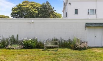 553 Bellevue Ave 14, Newport, RI 02840