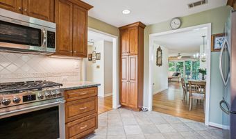 3818 N RIDGEVIEW Rd, Arlington, VA 22207