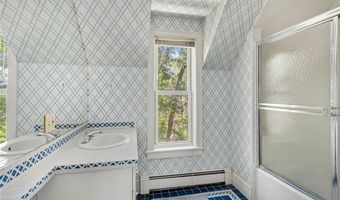 517 Tuckerman Ave, Middletown, RI 02842