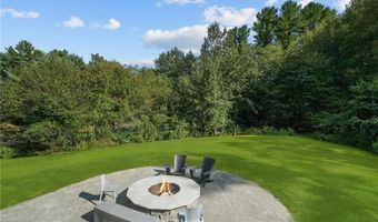 37 Dye Hill Rd, Hopkinton, RI 02832