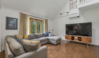 8 W Gate Dr, Bow, NH 03304