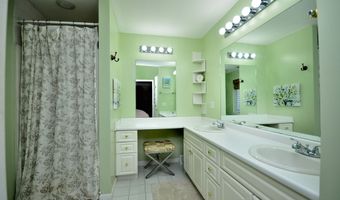 202 Castlewood Dr 202, Bloomfield, CT 06002