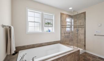 10124 WISEACRE Ln, Aurora, OR 97002