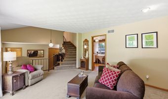 825 Queenswood Ct, Indianapolis, IN 46217