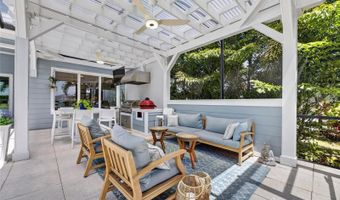 825 MANNS HARBOR Dr, Apollo Beach, FL 33572