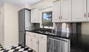 34 Terrace Dr, East Greenwich, RI 02818