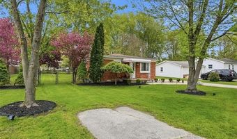918 Columbia St, Algonac, MI 48001