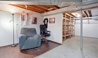 2324 Briarwood Dr, Asbury, IA 52002