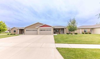 1716 Miller Ln, Aberdeen, SD 57401