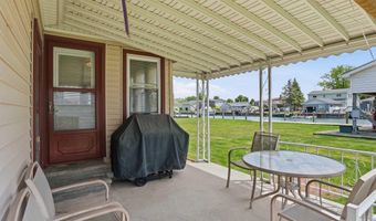 7589 Colony Dr, Algonac, MI 48001