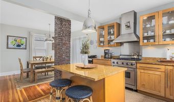 5 Conrad Ct, Newport, RI 02840