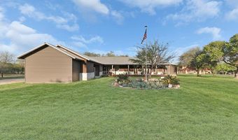 1523 Meadow Gln, Adkins, TX 78101