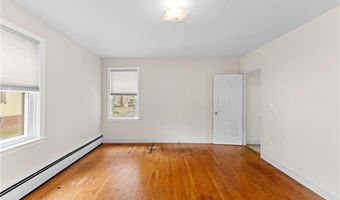 692 Hope St 1, Bristol, RI 02809