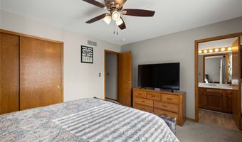 1215 7th Ave SE, Altoona, IA 50009