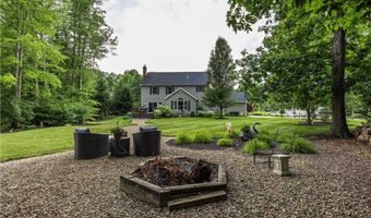 300 Lakeview Cir, Aurora, OH 44202