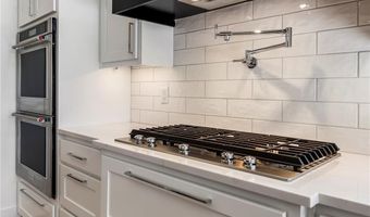 2808 Palisades Cir, Bentonville, AR 72712