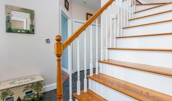 7 Mizzen Ln, Bourne, MA 02532