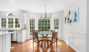 215 Watch Hill Dr, East Greenwich, RI 02818