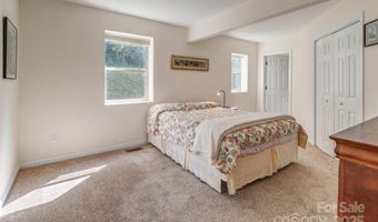 9 Koenig Way, Asheville, NC 28804