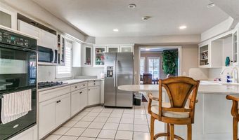 8101 Brownsville Ln, Bethany, OK 73008