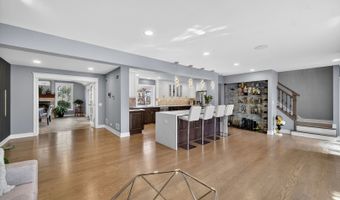 24 W Berkley Dr, Arlington Heights, IL 60004