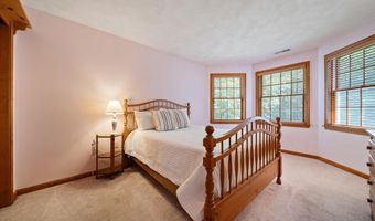 6 Carriage Chase Ln, Atkinson, NH 03811