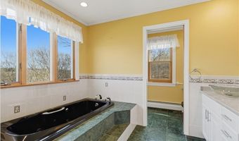 46 Timberland Dr, Lincoln, RI 02865
