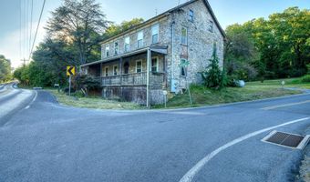 2165 STATE St, Alburtis, PA 18011