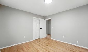 16 OAK St, Bayonne, NJ 07002