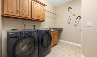 1205 N Dewey, Auburn, IN 46706