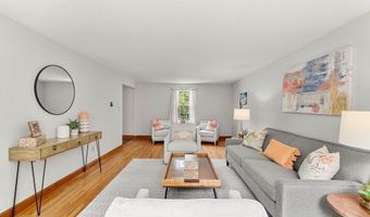 6 Lancaster Pl, Andover, MA 01810