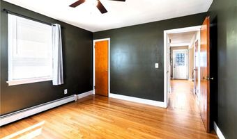 19 Hillside Ave, Newport, RI 02840