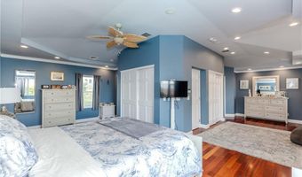 21 Crestwood Rd, Warwick, RI 02886