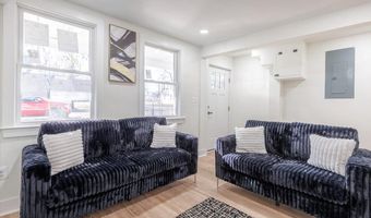 4702 MEADE St NE, Washington, DC 20019