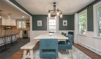 17 Rosedale Ct, Middletown, RI 02842