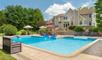 81 Crest Dr, Cranston, RI 02921