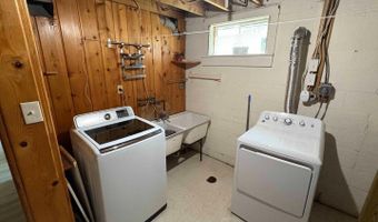 9702 SINGLETON Dr, Bethesda, MD 20817