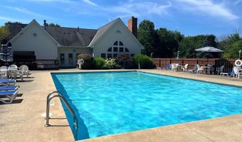 693 Elmwood Pt, Aurora, OH 44202
