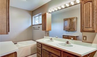 1108 Glades Dr, Altoona, WI 54720