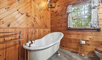 14 E Point Rd, Albrightsville, PA 18210
