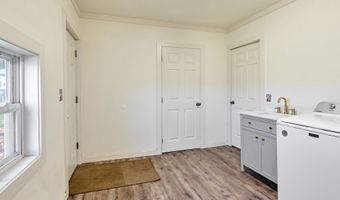 10093 Wiseacre Ln, Aurora, OR 97002