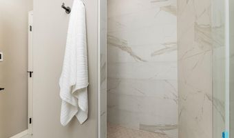 405 N Sunshine Ave, Brandon, SD 57005