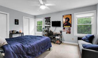 19 Stanley Ln, Middletown, NJ 07748