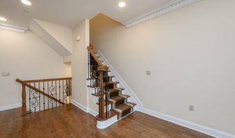 25 White Oak Ln, Aberdeen, NJ 07747