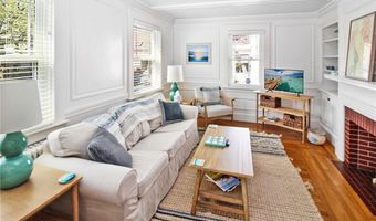 28 W Narragansett Ave, Newport, RI 02840