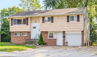 75 Oak St, Amityville, NY 11701