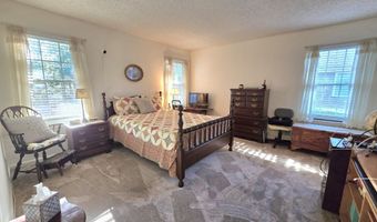 16 Cottonwood Dr, Barnegat, NJ 08005